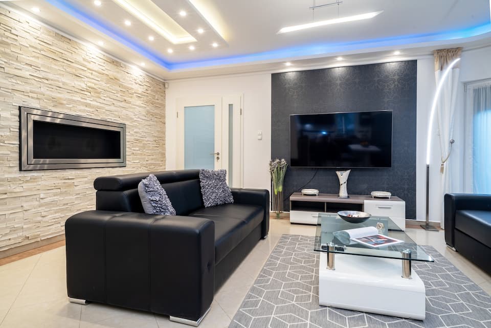 Villa Budapest Silver