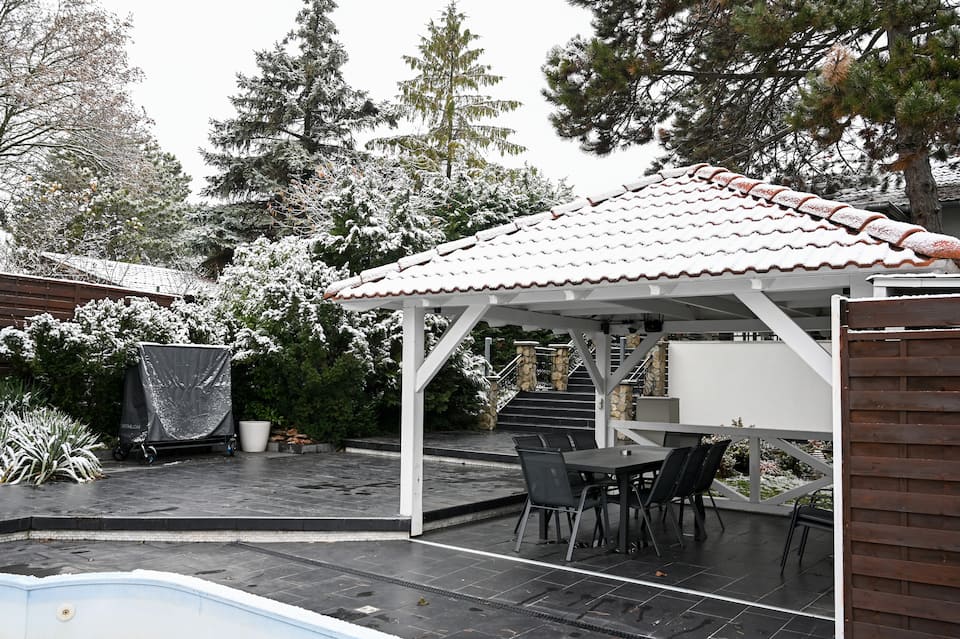 Villa Budapest Silver