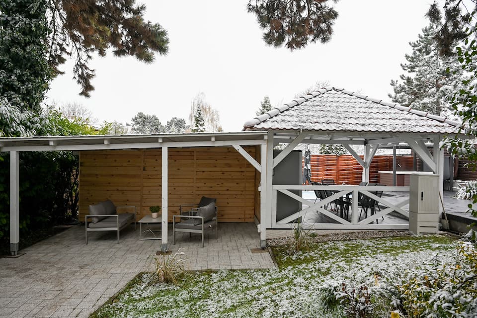 Villa Budapest Silver